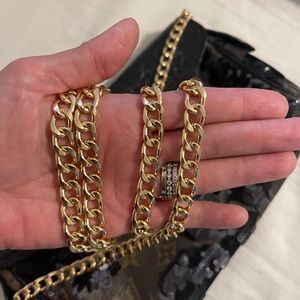 Beautiful purse chair 47 inches Gold color !